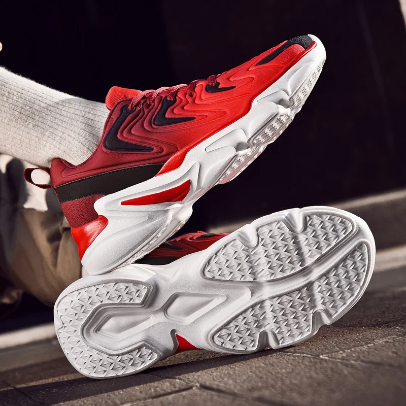 Модные женские кроссовки на толстой подошве черные спортивные для мужчин и