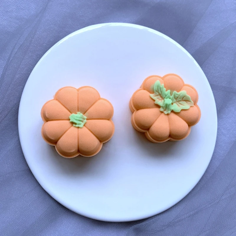 

Moon Cake Mould 65g Eight Petal Pumpkin Hand-Pressure Mooncake Molds for Mid-Autumn DIY Pastry Tool Sets with 2pcs Round White M