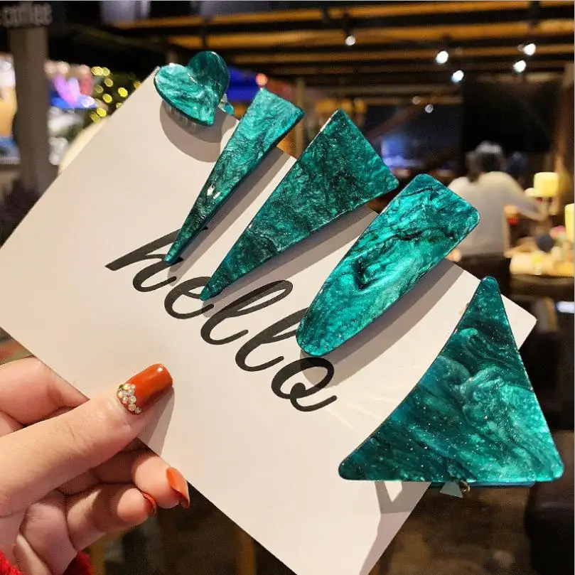

New Vintage Emerald Series Geometrical Triangle Hairpins and Grasp Clip Woman Personality Temperament Hair Clip AH1063