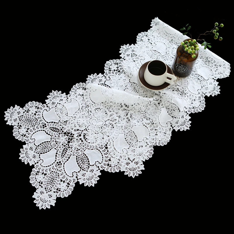 

British Style Simple White Hollow Table Runner Pad TV Cabinet Coffee Desk Piano Cover Cloth Banquet Party Decoration Tafelloper