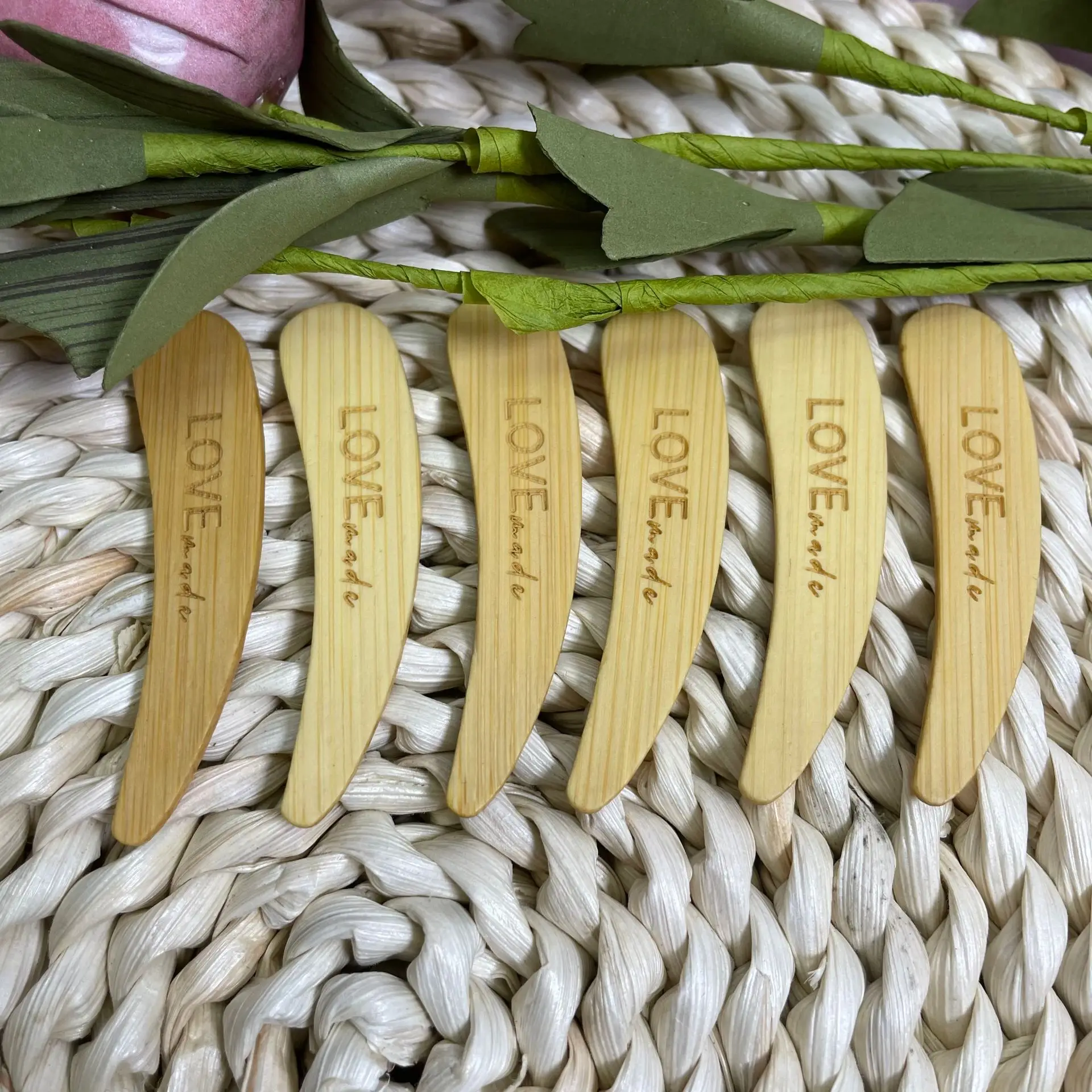 

50 шт., лопатка для крема для тела с гравировкой