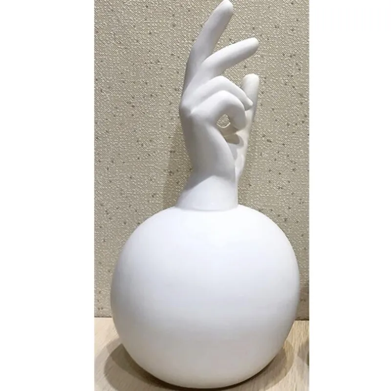 

European Home Living Room Creative Ball Hand Foot Ball Ornaments Fashion Personality Resin Crafts Bedroom Ornaments M3491