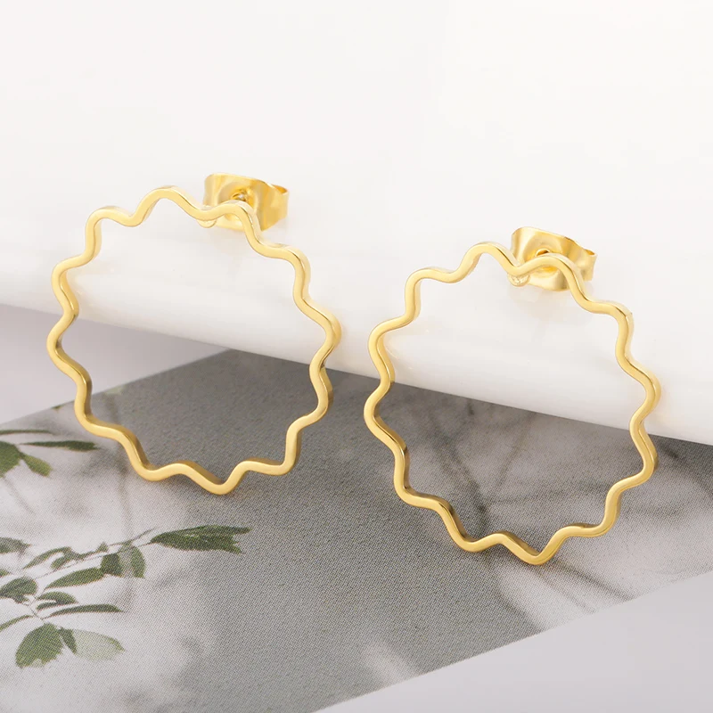 V привлекательные темпераментные серьги-гвоздики в европейском и американском