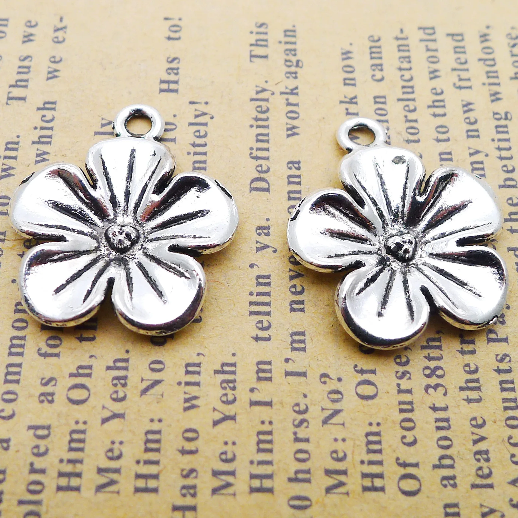 

15pcs/Lot 20x23mm Flower Charms Antique Silver Color Pendants for DIY Jewelry Making Charm