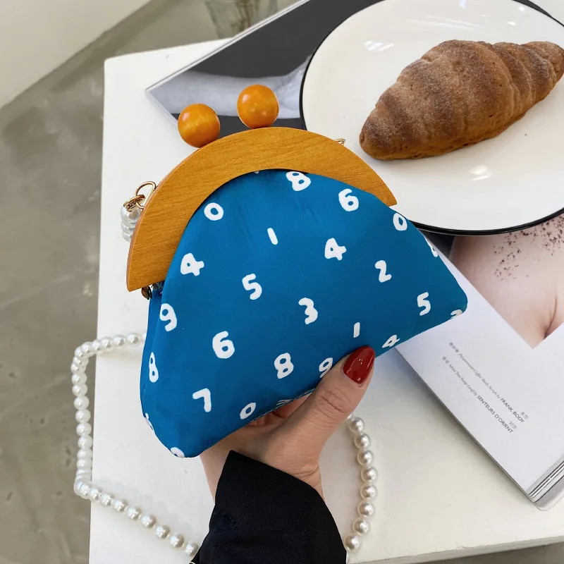 Niche Design 2021 New Fashion Pearl Chain Bag Women Shoulder Bags Lady Shell Crossbody Bags Fashion Handbags Number Banquet