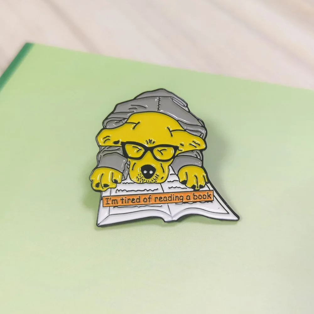 Я устала от чтения книги эмаль булавки мультфильм собака Броши животные