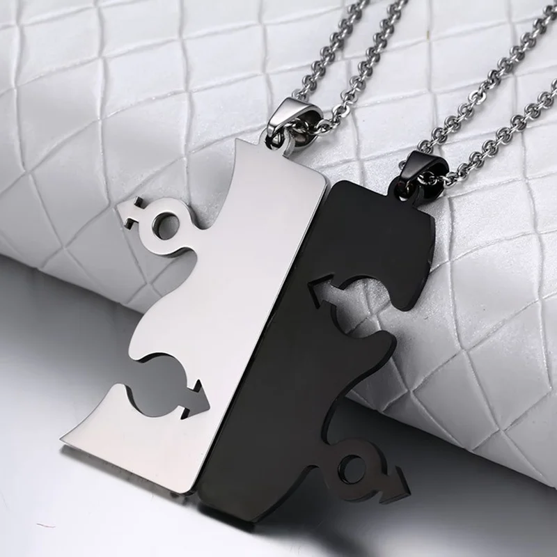 

New Fashion 2Pcs/set Couple Splicing Necklaces For Lover Women Stainless Steel Puzzle Pendant Chain Friendship Jewelry Gifts