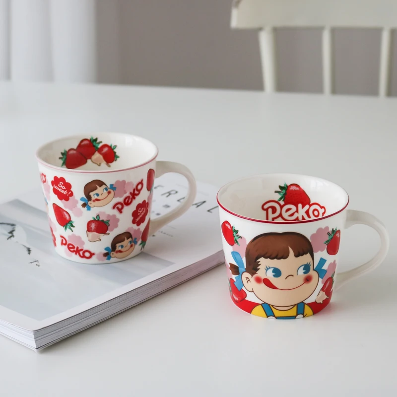 Taza de café de cerámica Kawaii para niña, taza bonita de café de fresa, té de leche, regalo de Navidad, Tazas de cerámica Creativas, decoraciones para el hogar