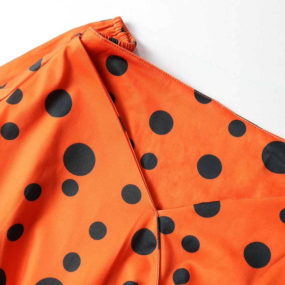 Женский комбинезон с открытыми плечами повседневный оранжевого и черного цвета