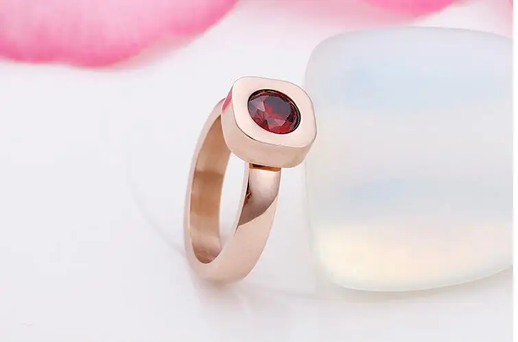 Кольцо обручальное женское из нержавеющей стали золотистого цвета с