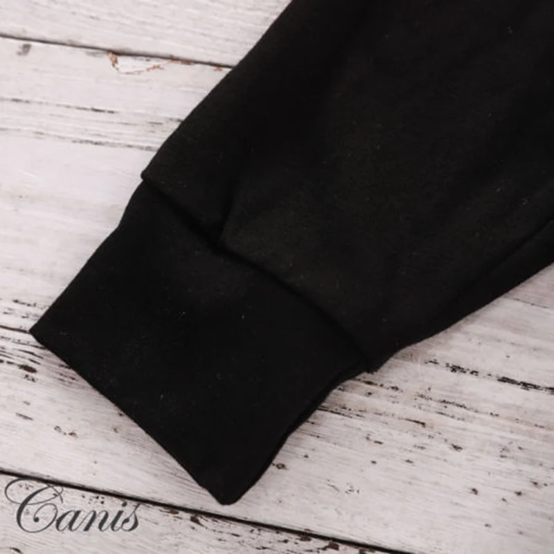 Очень милая детская одежда с капюшоном толстовки длинными рукавами и принтом