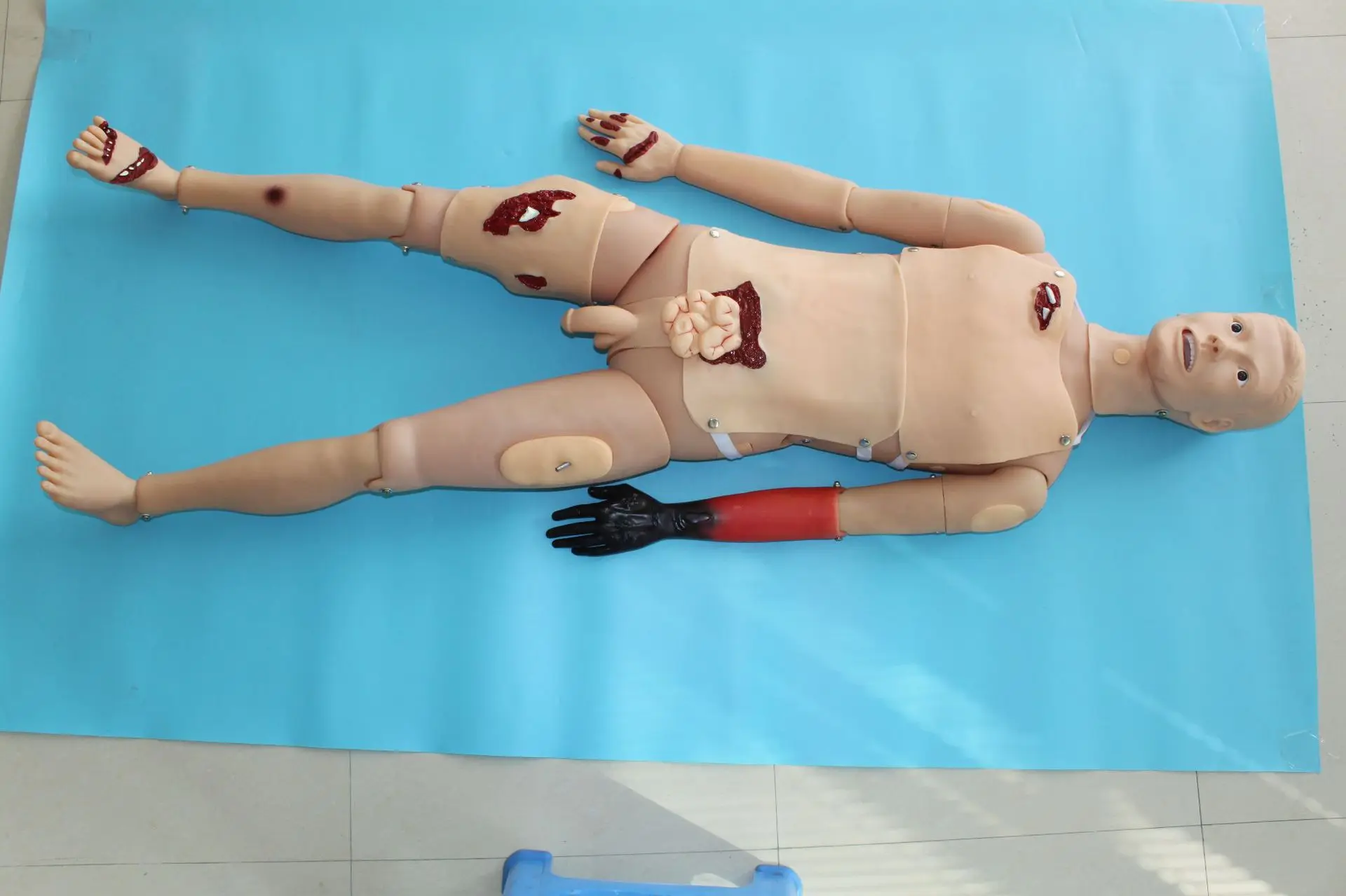 

Модель для ухода за травмами, модель для оказания первой помощи при травмах, симулятор обучения при пожаре, модель для ухода за ожогом