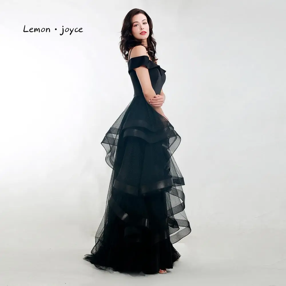 Женское длинное вечернее платье Lemon joyce черное простое с открытыми плечами