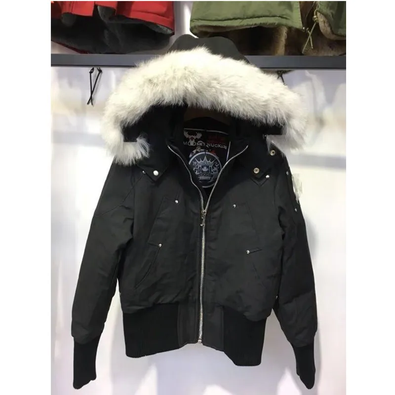 Черная классическая пуховая куртка с воротником из белого лисьего меха