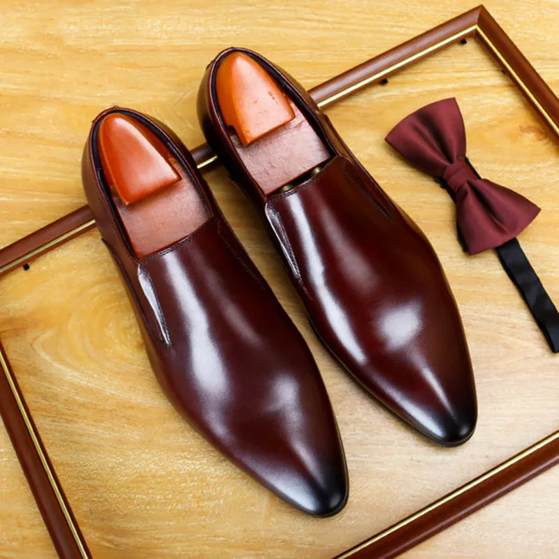 Классические Осенние классические туфли из натуральной кожи с острым носком |