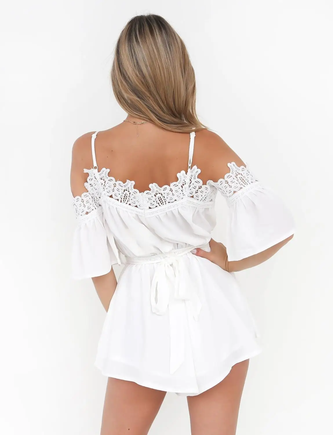 Женский шифоновый комбинезон кружевной в стиле пэчворк с лямкой на шее и поясом