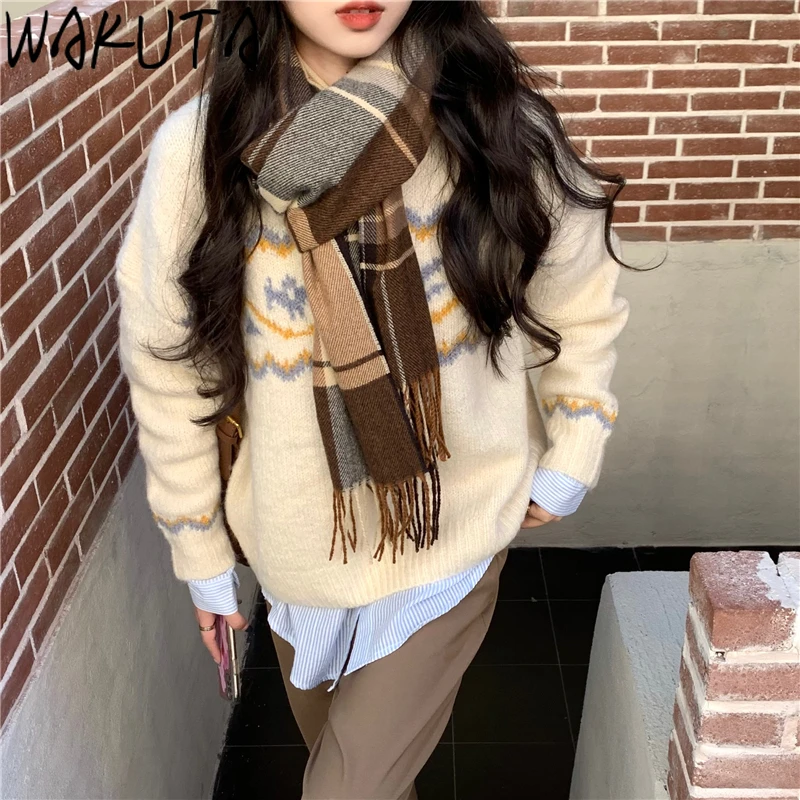 Женский шарф с кисточками и аппликацией WAKUTA осенне-зимний теплый контрастных