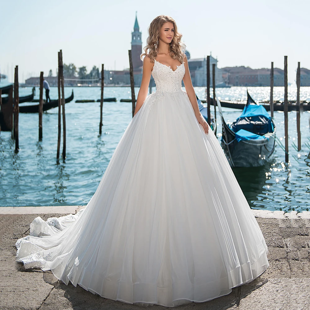 

Vintage White Woman Wedding Dress Ball Gown Sleeveless Sweep Train Sweetheart Spaghetti Straps Bridal Gowns With Sequin Applique