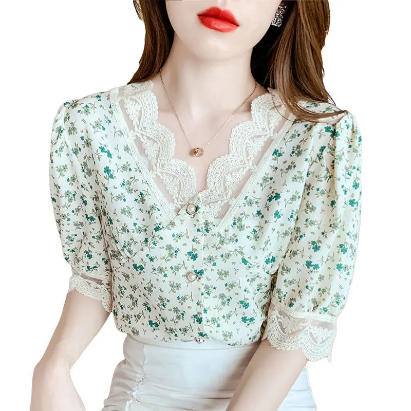 

2021 New Women Floral Print Lace V-neck Chiffon Shirts Sweet Elegant Female Short Sleeve Tops Summer Vacation Short Blouse L538
