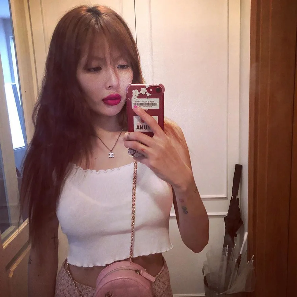 Футболка женская с открытыми плечами универсальная белая приталенная рубашка в