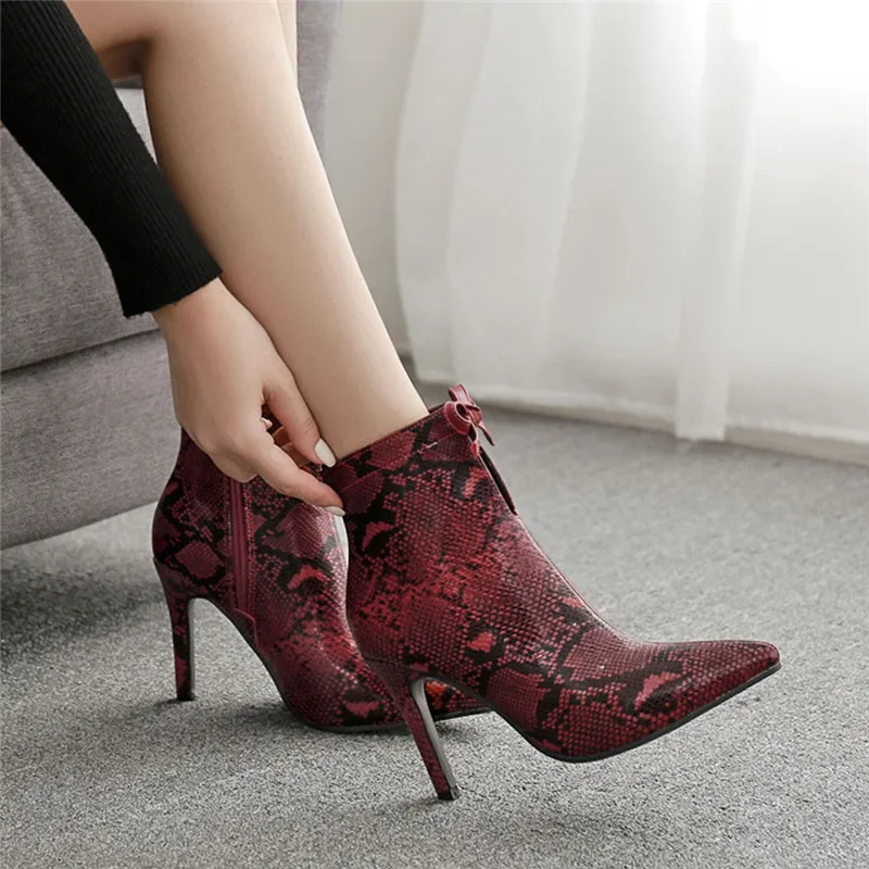 Женские ботинки размера плюс Однотонные кожаные ботильоны на шпильке с острым