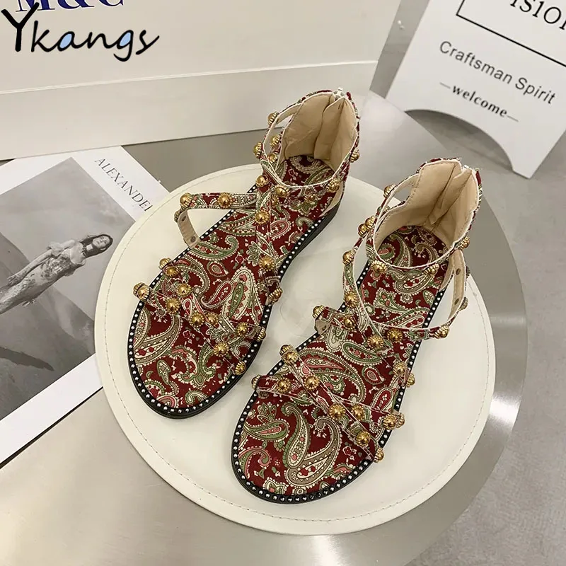 

2021 Summer New Rivet Women Roman Shoes Outdoor Leisure Flat Lady Beach Sandals Ethnic Style Cross Strap Fashion Zipper Sandals