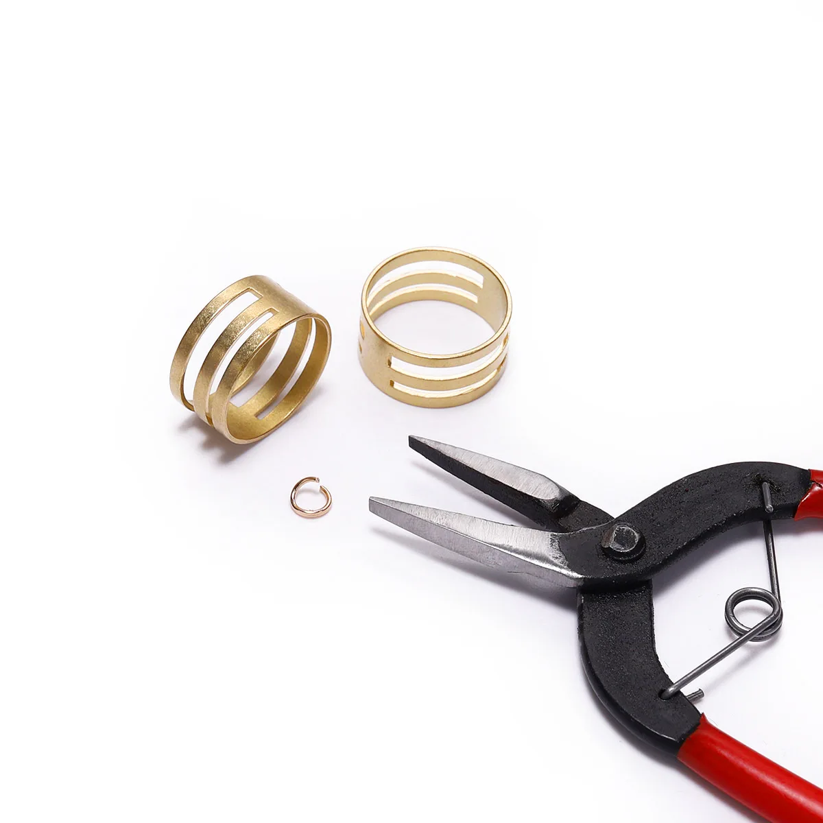 Открытое кольцо из чистой меди с одним колечком плоское фиксированным