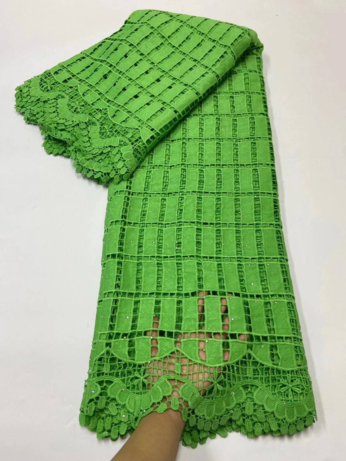 

Модный Африканский шнур гипюр кружевная ткань тяжелая вышивка с камнем 2020 высокое качество водорастворимый молочный шелк кружева Шитье