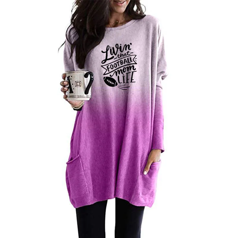 Живу в том что футбол для мамы с карманами и принтом градиент Футболка женская