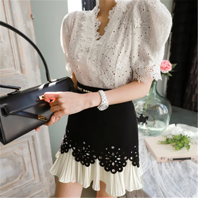 Женский модельный костюм из двух предметов кружевная рубашка и плиссированная