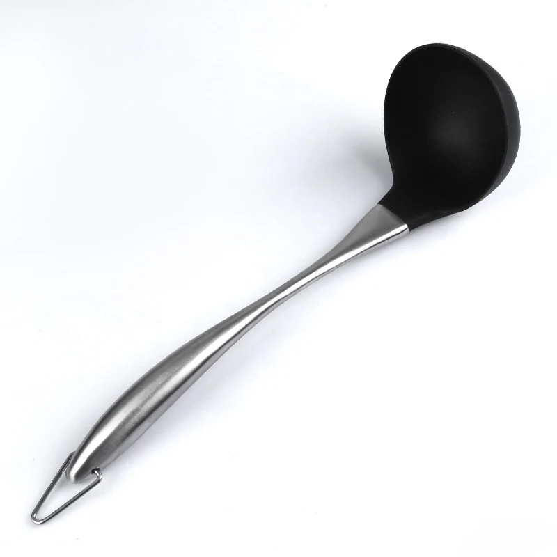Black Soup Ladle Антипригарная кухонная утварь термостойкие Инструменты для выпечки пищевого силикона кухонные изделия с ручкой из нержавеющей стали - Цвет: Black Soup Ladle