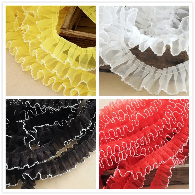 Кружевная ткань с бахромой