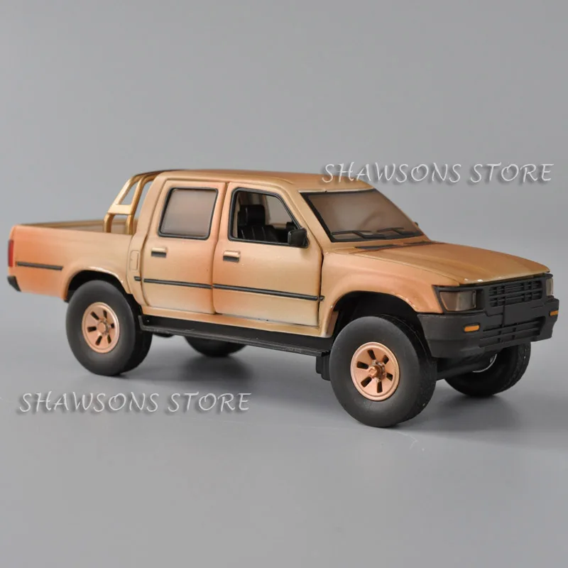 

Diecast Metal 1:32 Car Model Toys Free Wheeling Toyota Hilux SUV Miniature Replica With Sound & Light