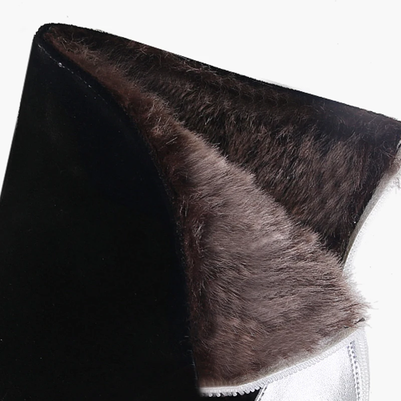 Женские зимние ботильоны с вырезами на высокой танкетке из натуральной кожи