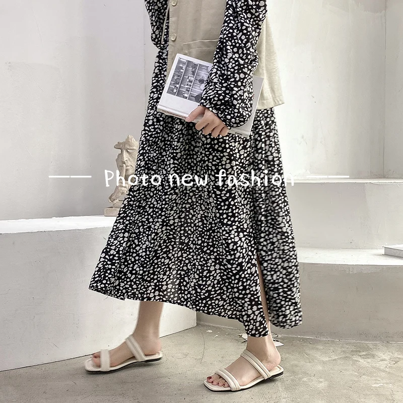 

Shoes Square Toe Summer Clogs Woman Female Slippers Slides Low Fashion Beach 2021 Flat Soft Luxury Rome Rubber PU Slippers Women