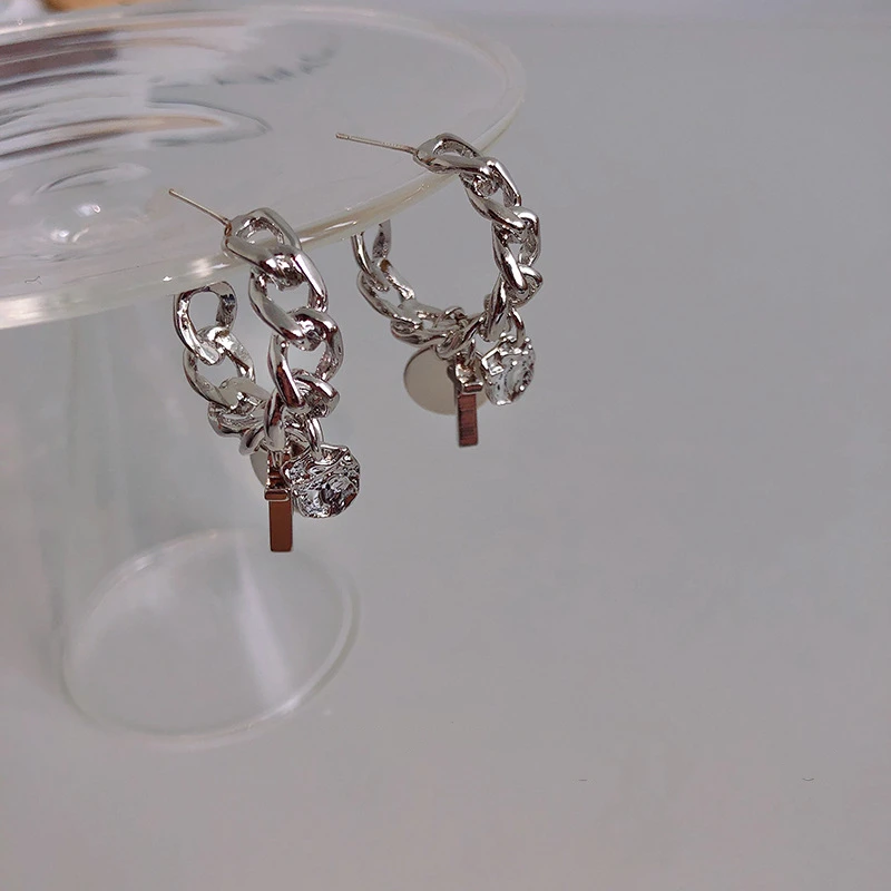 

Серьги-кольца женские круглые с круглыми кисточками и крестом