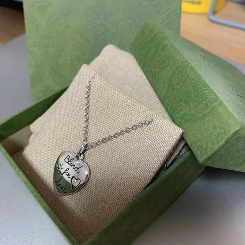 

Trendy Fashion S925 Silver Classic Letter Love Fearless Pendant Flower and Bird Series Couple Necklace Unisex Exquisite Gift