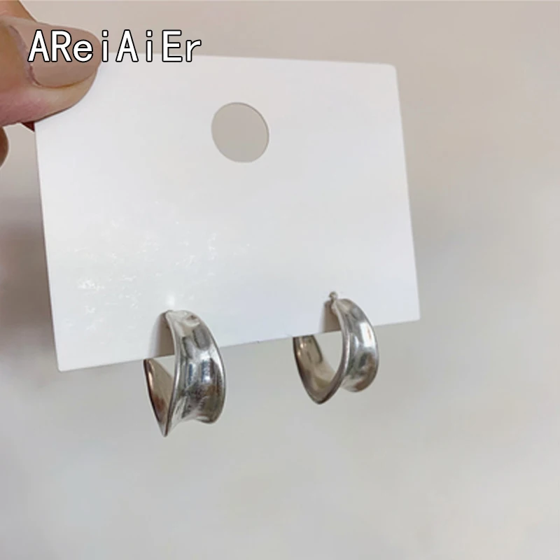 Корейские геометрические полукруглые серьги с металлической текстурой в