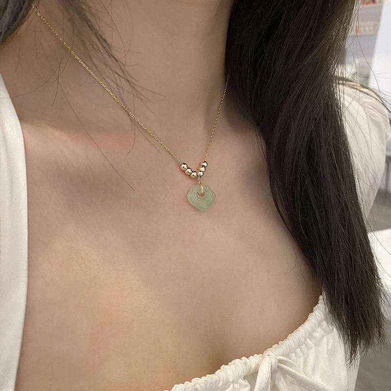 

Hetian jade Lock Necklace For Women Peaceful And Wishful Lock Designer Fashion Choker Elegant Bridal Jewelry Wedding Accessories
