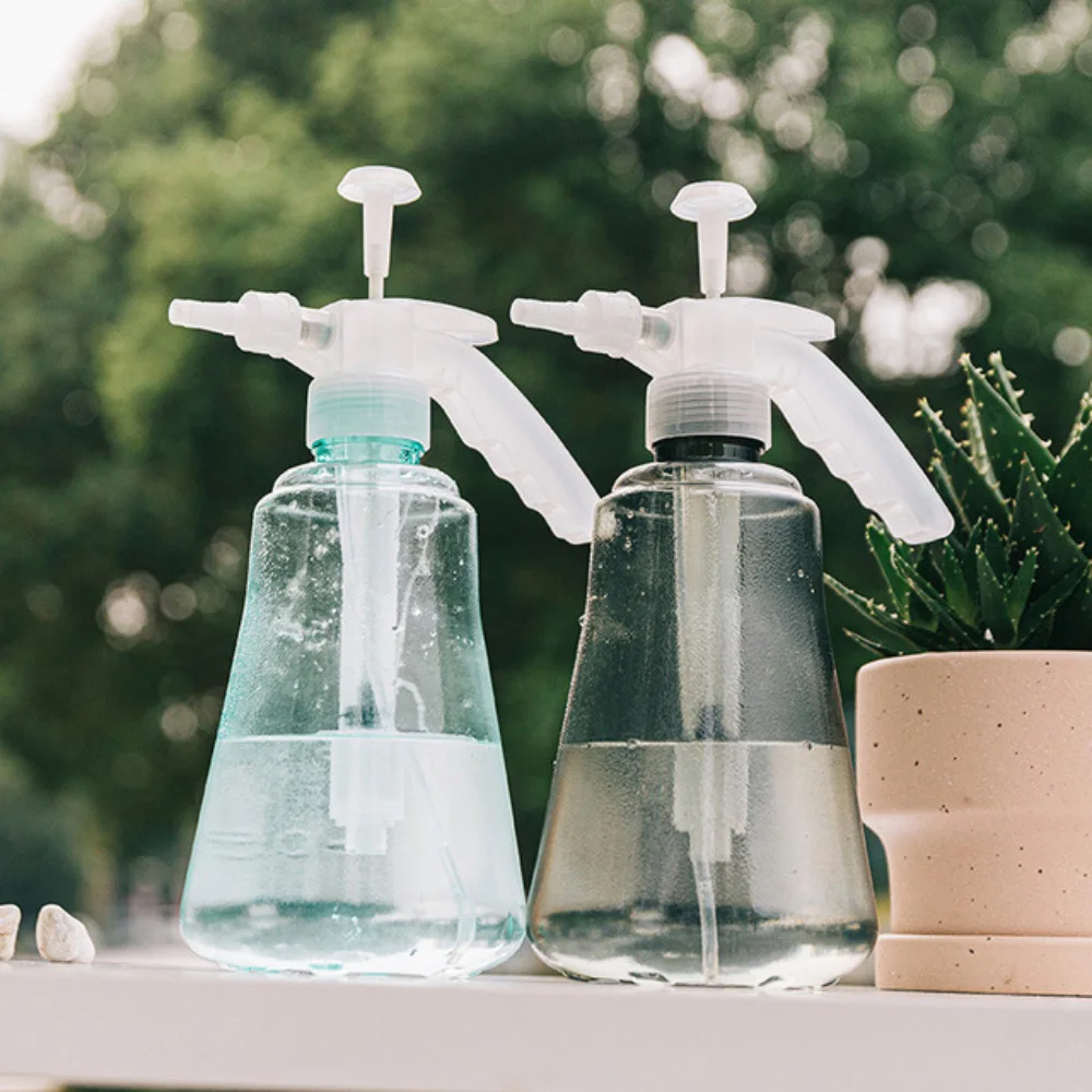 

Plastic Empty Pressure Sprayer Handheld Watering Sprayer Disinfection Spray Bottle 1.5L Watering Bottle Garden Accessory