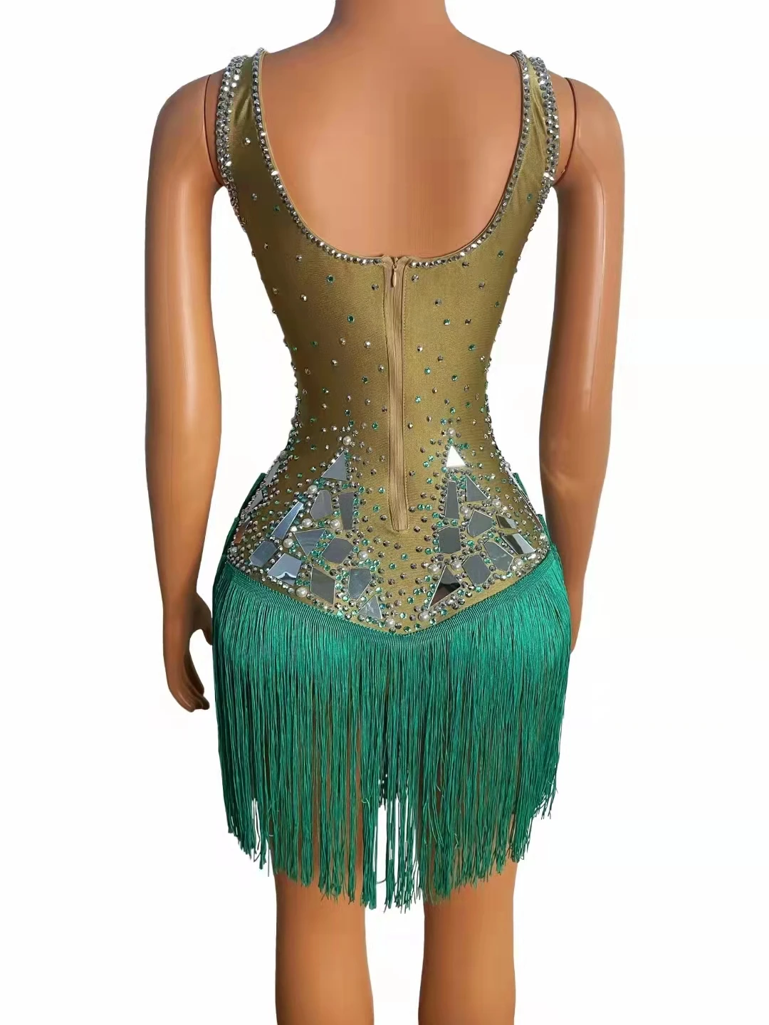 Новое Осеннее коктейльное платье без рукавов украшенное блестками |