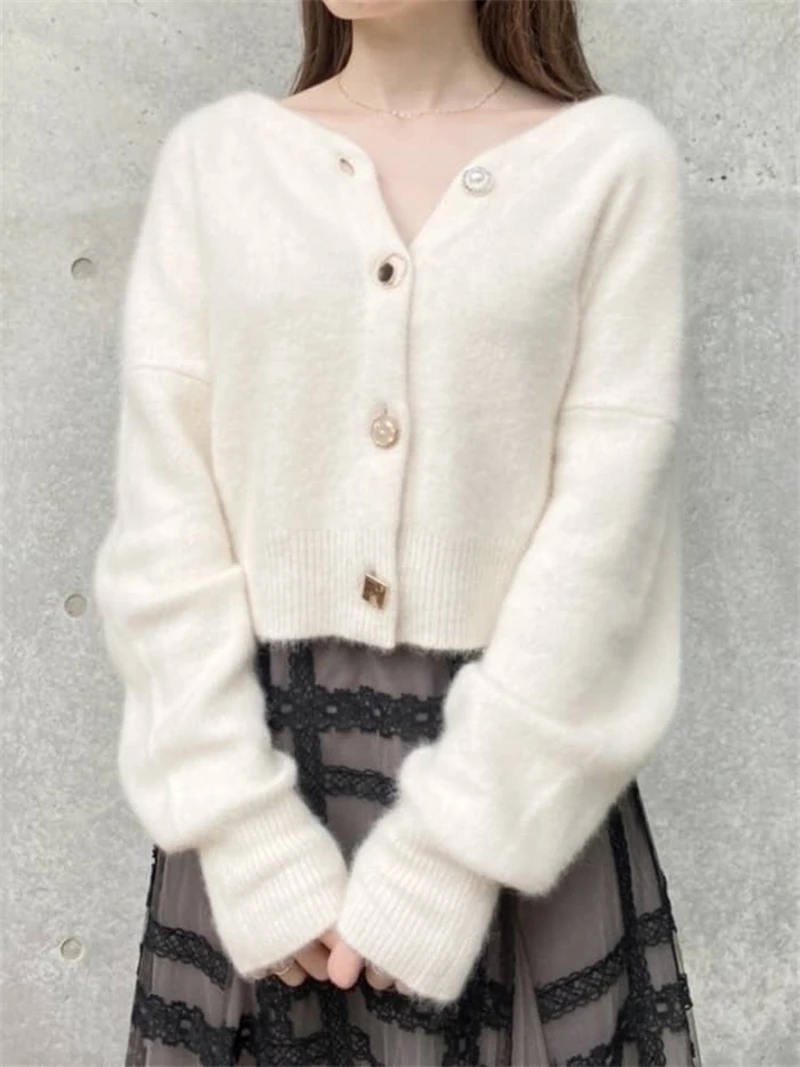 

2021 autumn and winter new products Japanese sweet plush classic jewelry buckle knitted cardigan sweater women