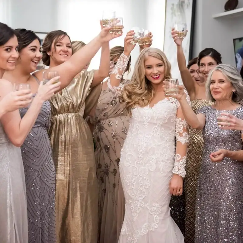 

2021 Latest Mermaid Wedding Dresses V-neck Long Sleeves Appliques Lace Illusion Back Court Train Bridal Gowns Custom Made