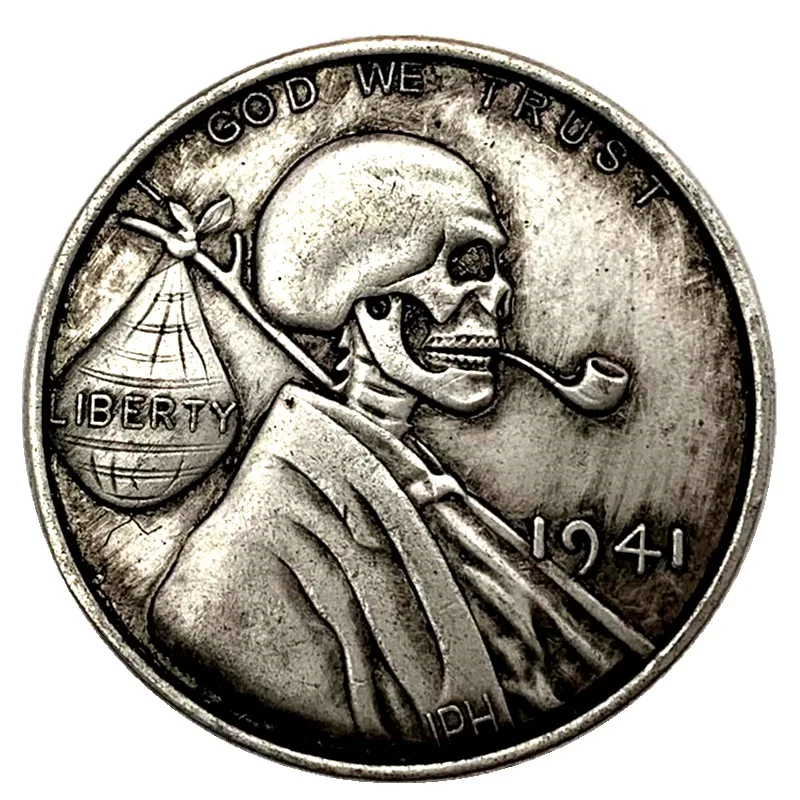 

Коллекционная медная монета Disney с изображением черепа