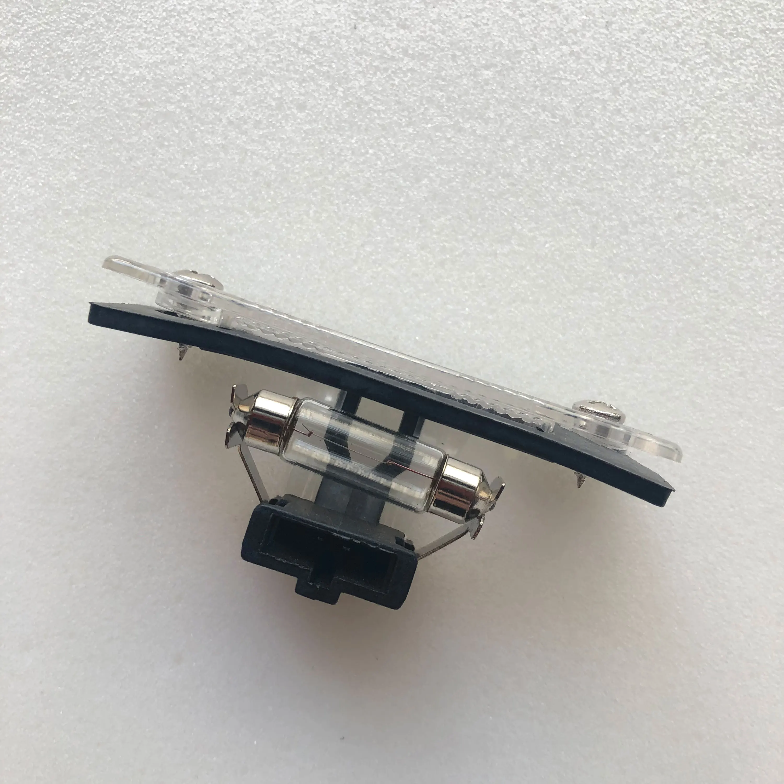 

Car accessories License plate with lamp light bulb light for VW JETTA GOLF PASSAT OE:1J5943021 1J5 943 021 1J5943021D 1J5943021A