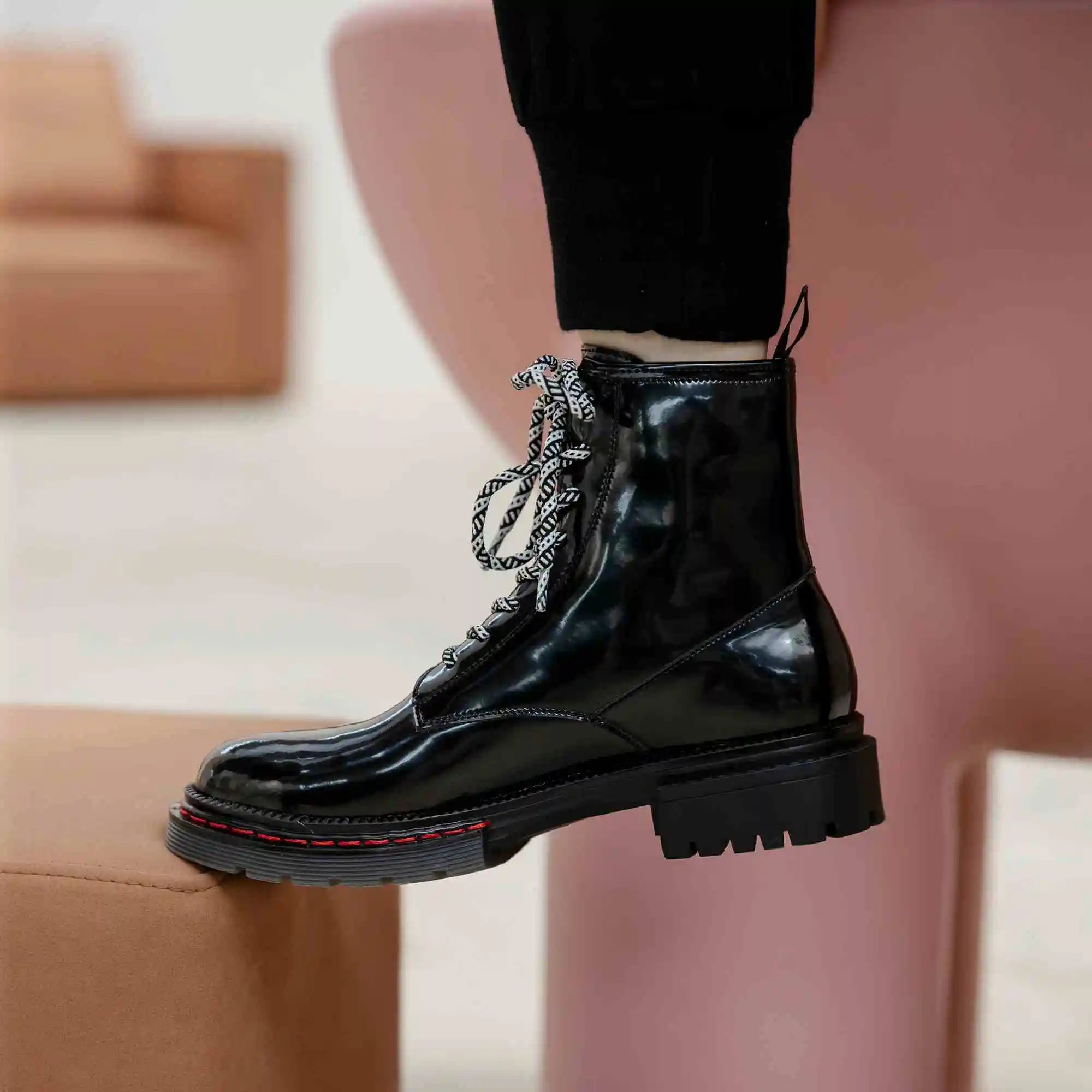 

Lenkisen hot motorcycle boots genuine leather cozy handsome superstar round toe thick med heel lace up keep warm ankle boots L17