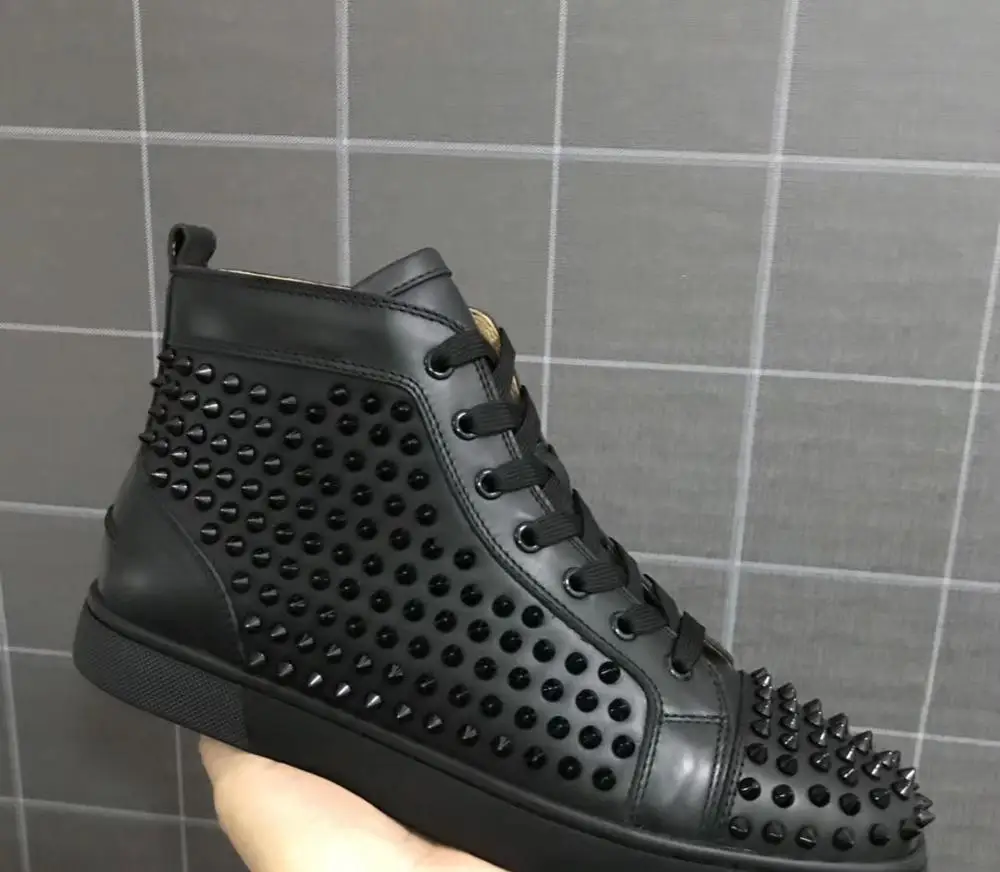 Топ для спорта на открытом воздухе со шнуровкой черные с красной подошвой