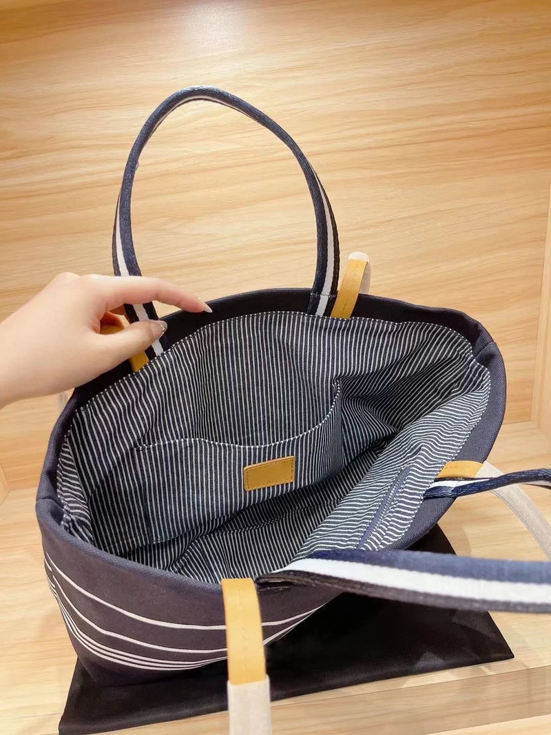 

102071 2021New women's Classic Navy Stripe Beach Bag Handbag diagonal cross bag