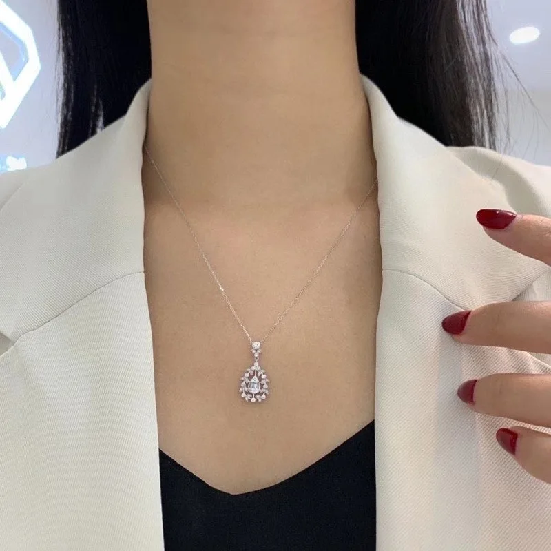 

Hot Sale European Style Water Drop Pear Shape Pendant Necklace with Pave Moissanite CZ 2021 New Top Women Jewelry Fashion Trend