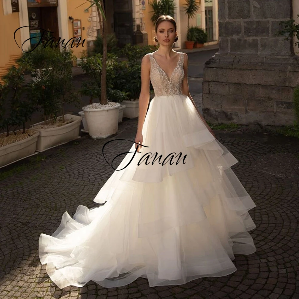 

2021 New V-Neck Sleeveless Wedding Dress Tiered Ruched Backless Ball Gown Bridal Dresses robe de soirée de mariage